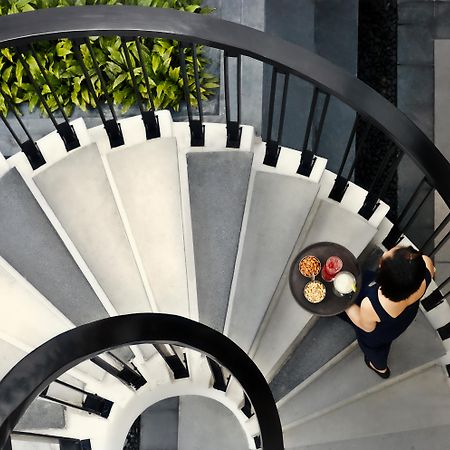 Moevenpick Hotel Sukhumvit 15 Bangkok Luaran gambar The spiral staircase