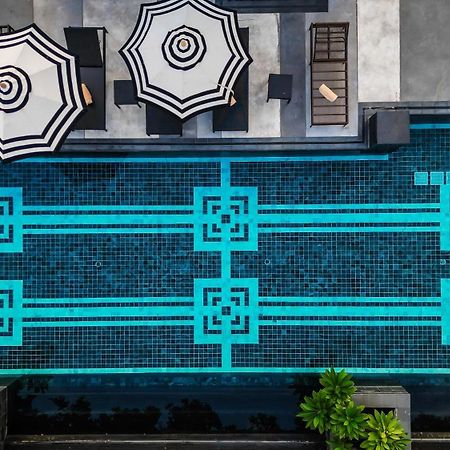 Moevenpick Hotel Sukhumvit 15 Bangkok Luaran gambar The pool at the Standard East Village
