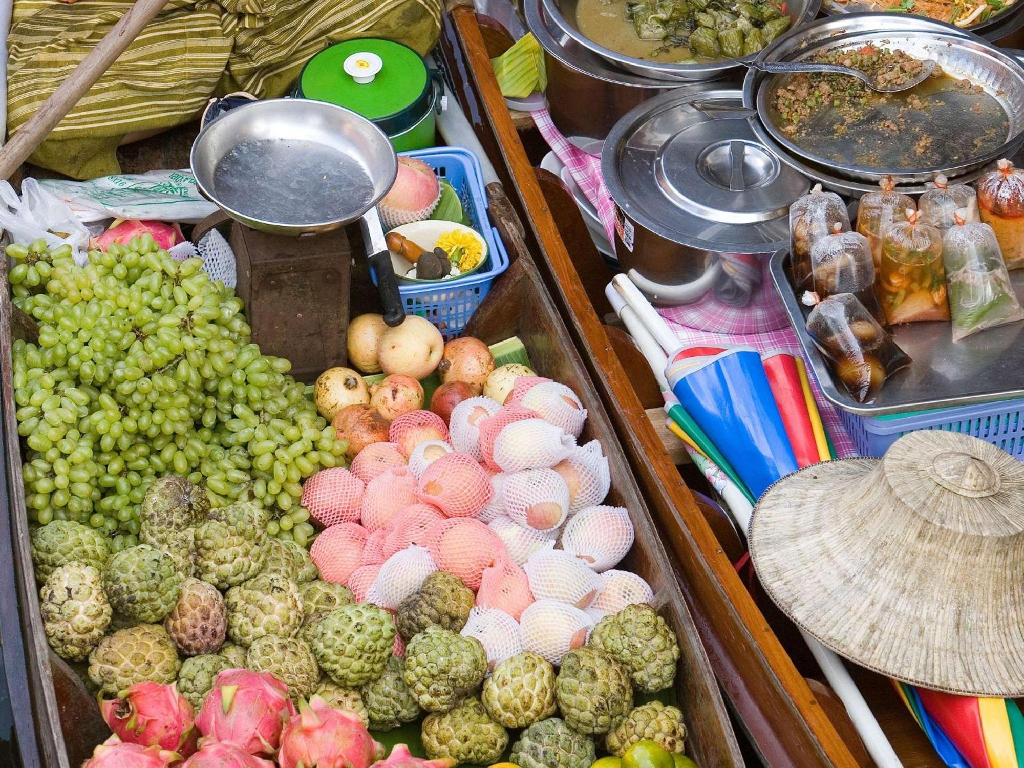 Moevenpick Hotel Sukhumvit 15 Bangkok Luaran gambar Thai desserts